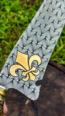 Faca Artesanal “Flor de Aço” – A Elegância do Inox com Detalhes em Ouro 24k