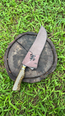 Faca Artesanal “Flor de Aço” – A Elegância do Inox com Detalhes em Ouro 24k