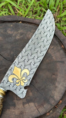 Faca Artesanal “Flor de Aço” – A Elegância do Inox com Detalhes em Ouro 24k